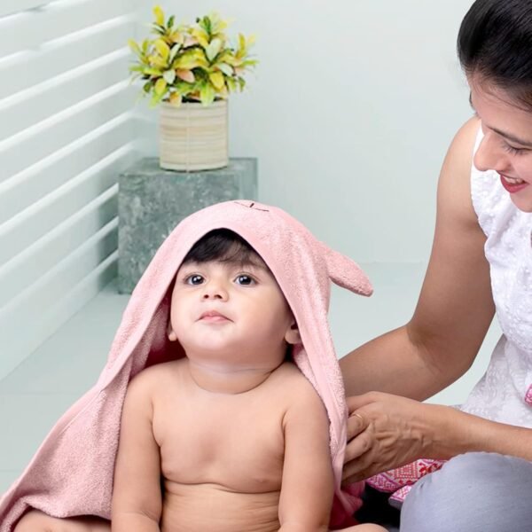 THEONI Hooded Bamboo Baby Towel – Ultra Soft, Absorbent Bath Towel for Newborns, Infants & Toddlers | Skin-Friendly, Breathable, 400 GSM, 85x85 cm (Peach)